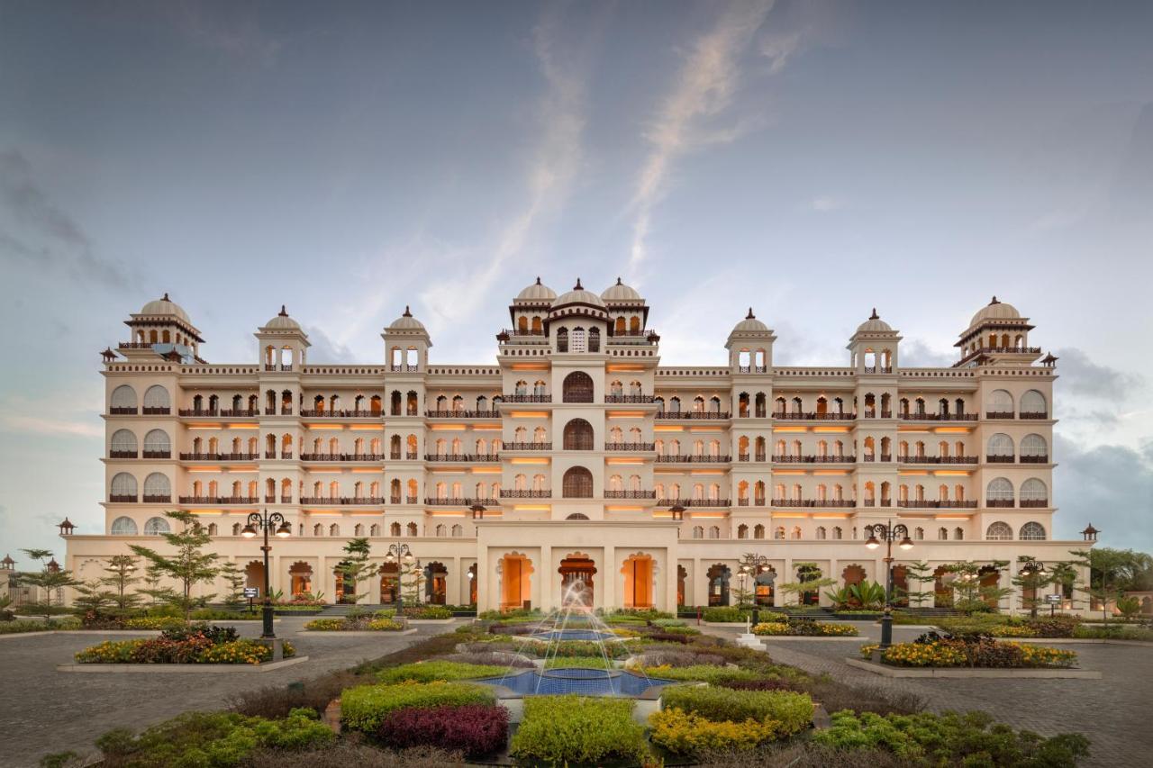Uday Palace Navsari, A Member Of Radisson Individuals المظهر الخارجي الصورة