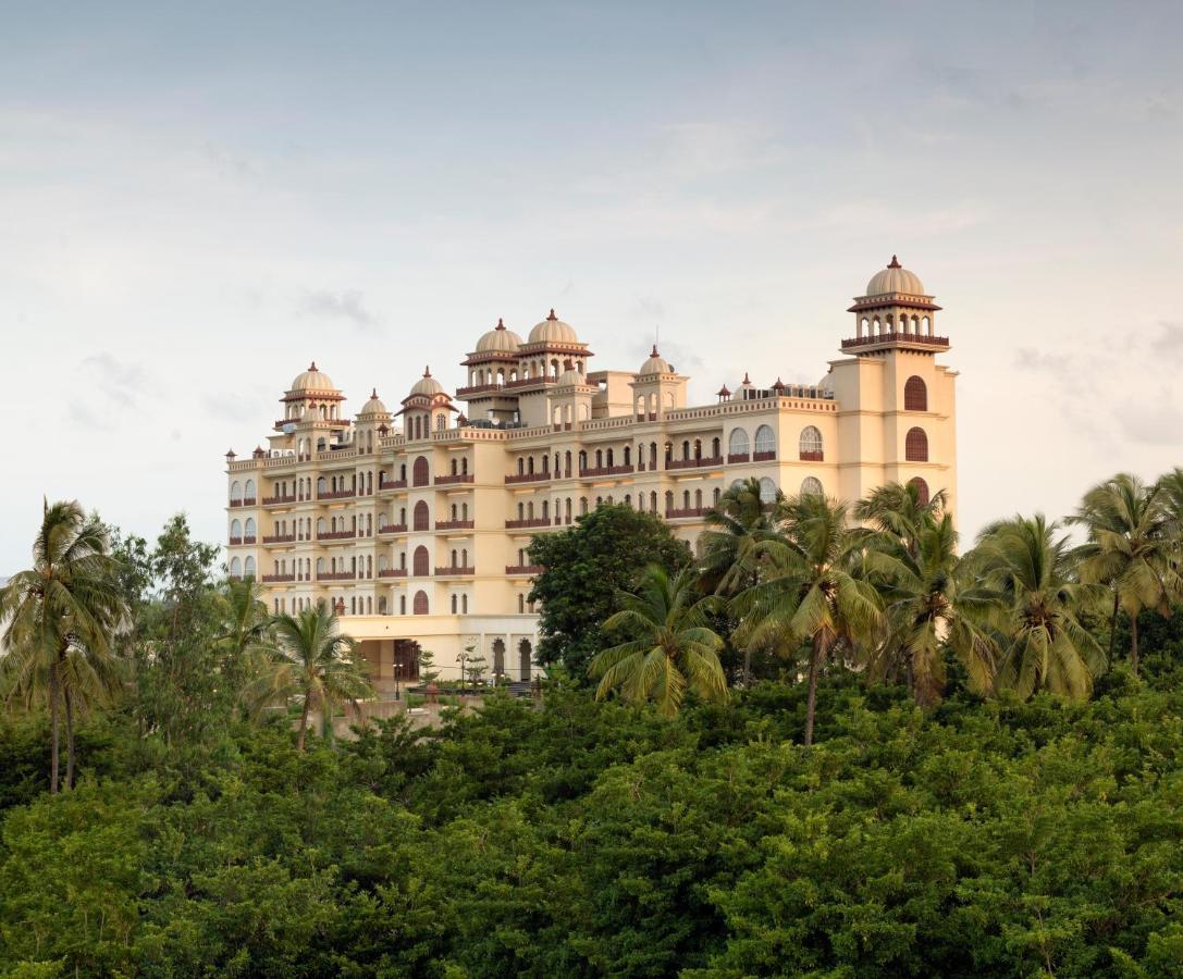 Uday Palace Navsari, A Member Of Radisson Individuals المظهر الخارجي الصورة