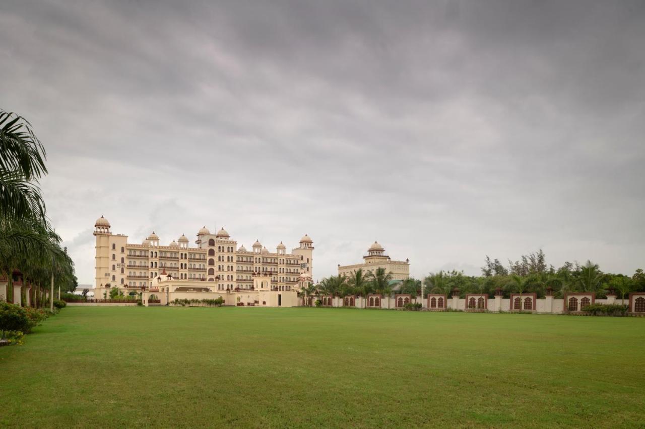 Uday Palace Navsari, A Member Of Radisson Individuals المظهر الخارجي الصورة