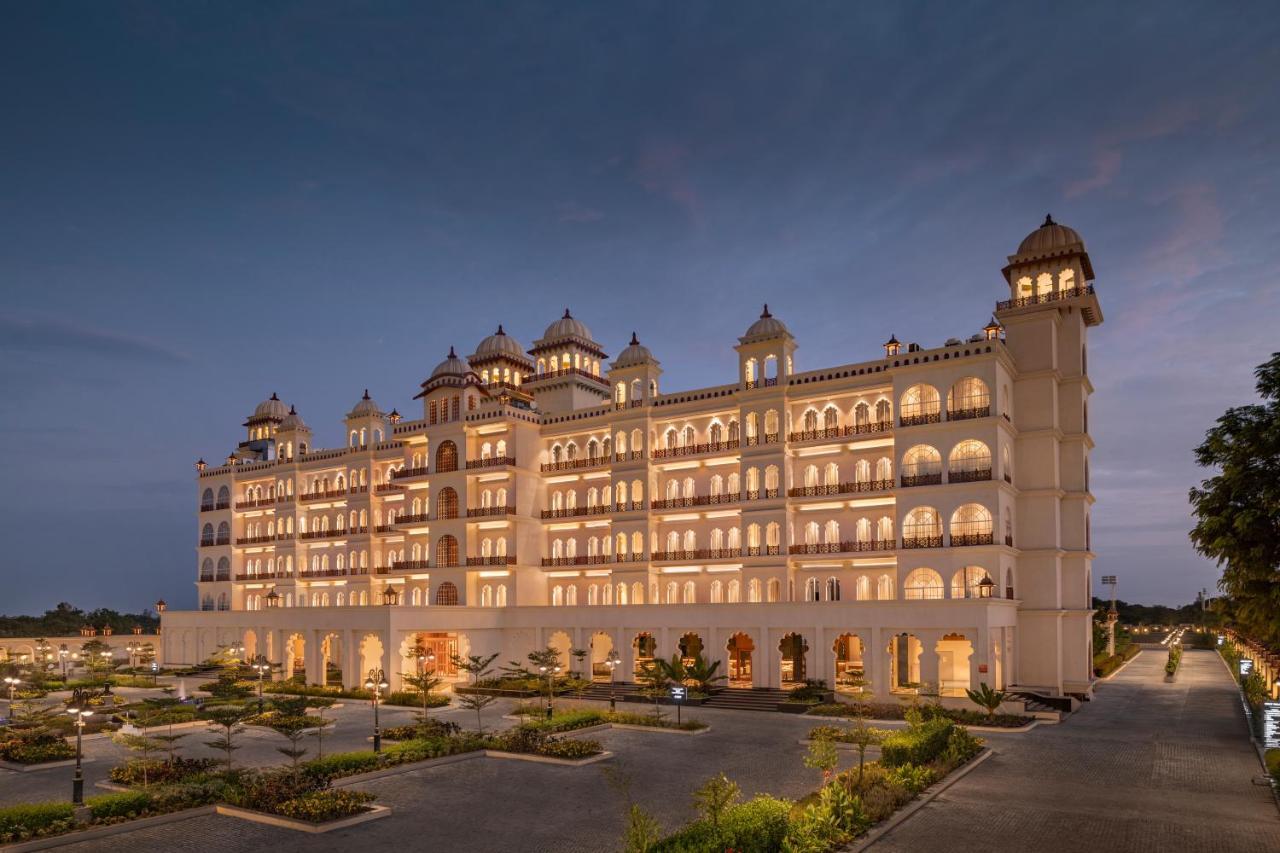 Uday Palace Navsari, A Member Of Radisson Individuals المظهر الخارجي الصورة